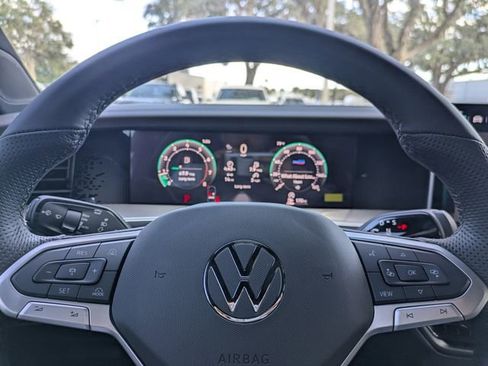 New 2026 Volkswagen Tiguan SE R-Line FWD image 32