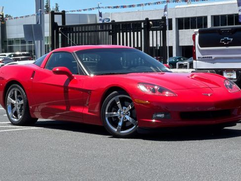 Used 2008 Chevrolet Corvette Coupe w/ Preferred Equipment Group RWD image 2