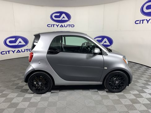 Used 2016 smart fortwo Prime RWD image 2