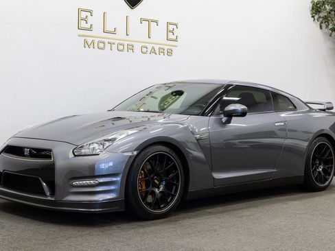 Used 2013 Nissan GT-R Premium image 1