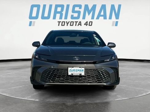 Used 2025 Toyota Camry SE w/ Convenience Package FWD image 2