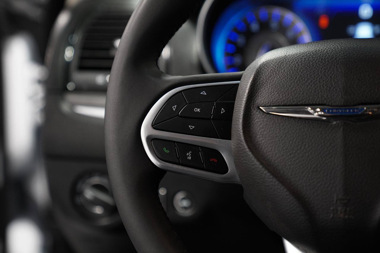 Used 2023 Chrysler 300 Touring w/ Sport Appearance Package RWD image 36