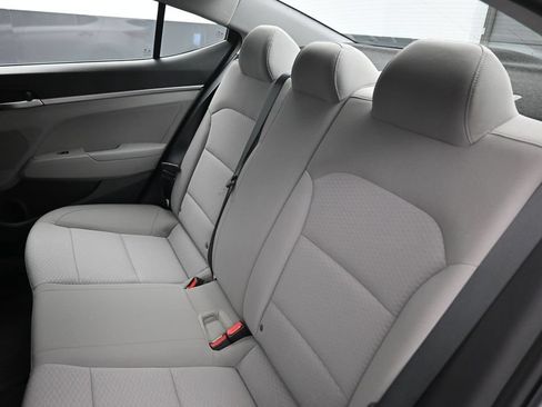Used 2020 Hyundai Elantra SE FWD image 22