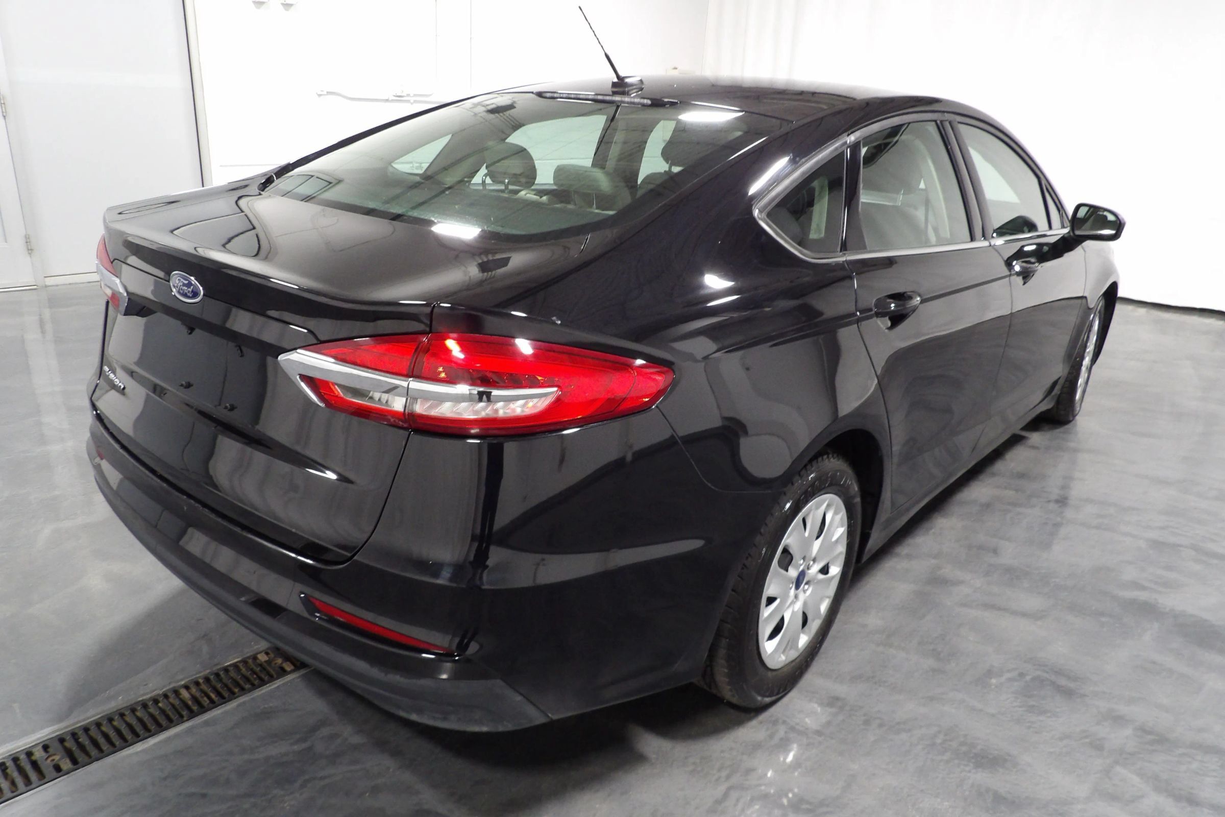 Used 2019 Ford Fusion S FWD image 4