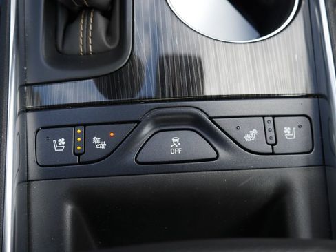 Used 2018 Chevrolet Impala Premier w/ Premier Confidence Package image 20