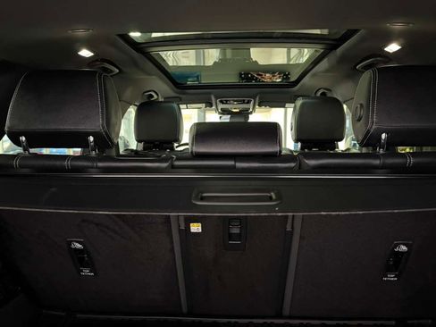 Used 2022 Land Rover Range Rover Velar R-Dynamic S image 56