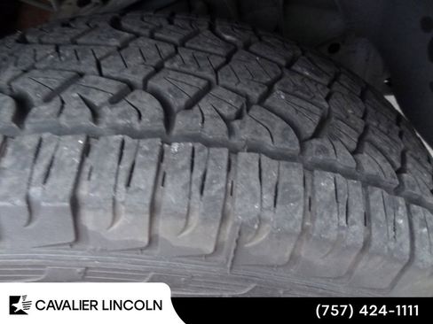 Used 2012 Lincoln Navigator L 2WD image 18