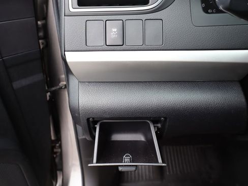 Used 2017 Toyota Camry SE image 10