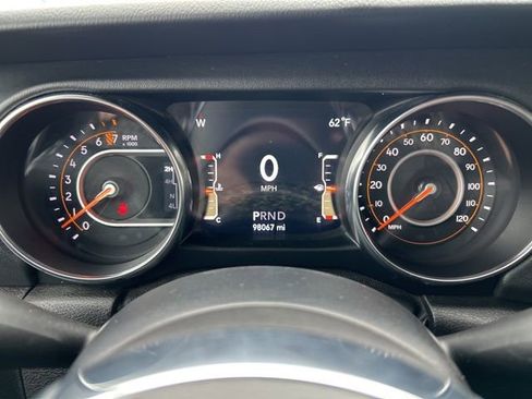 Used 2019 Jeep Wrangler Unlimited Sahara w/ Cold Weather Group AWD/4WD image 19