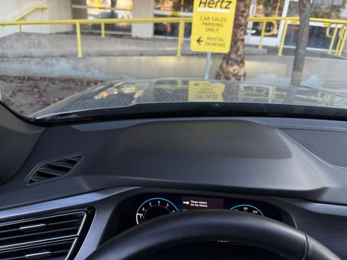 Used 2025 Volkswagen Atlas Cross Sport SE image 33