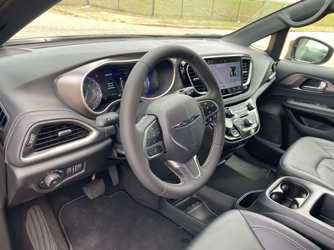 New 2026 Chrysler Pacifica Select FWD image 47