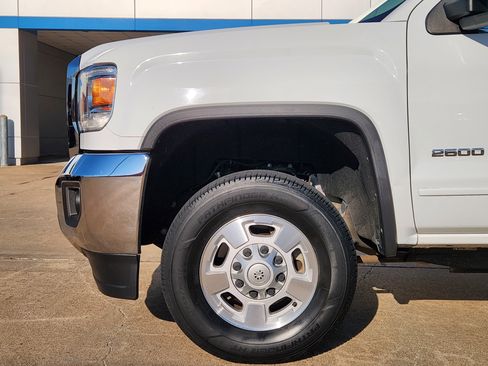 Certified 2017 GMC Sierra 2500 SLE w/ HD SLE Preferred Plus Package image 9