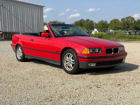 Used 1995 BMW 325i Convertible RWD image 3