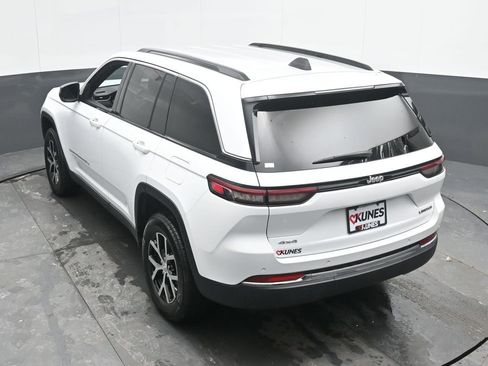 Used 2025 Jeep Grand Cherokee Limited image 45