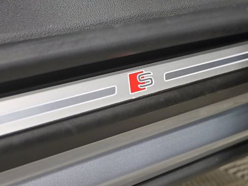 Used 2021 Audi Q8 Prestige w/ Prestige Package image 13