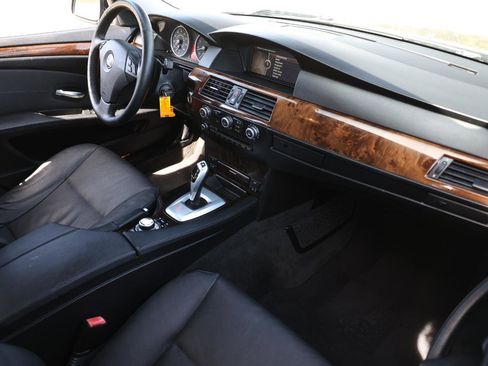 Used 2010 BMW 528i xDrive Sedan w/ Premium Pkg image 18