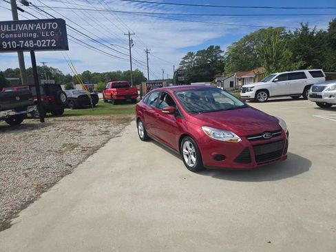 Used 2014 Ford Focus SE w/ SE Winter Package image 2