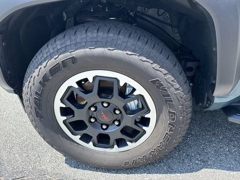 Used 2025 Toyota 4Runner TRD Off-Road Premium AWD/4WD image 11