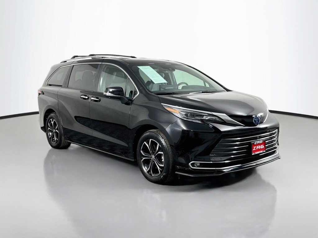 Used 2025 Toyota Sienna Platinum AWD/4WD image 7