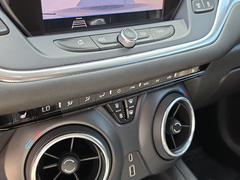 Used 2020 Chevrolet Blazer LT FWD image 25