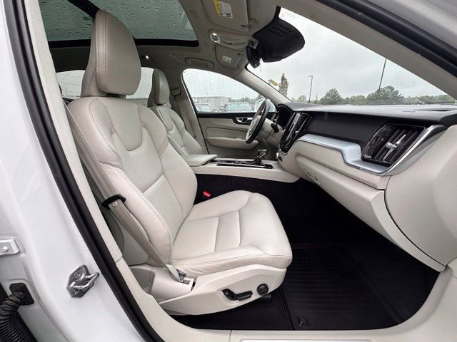 Used 2020 Volvo XC60 T5 Momentum FWD image 31