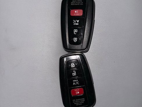 Used 2017 Toyota Prius Prime Premium image 70