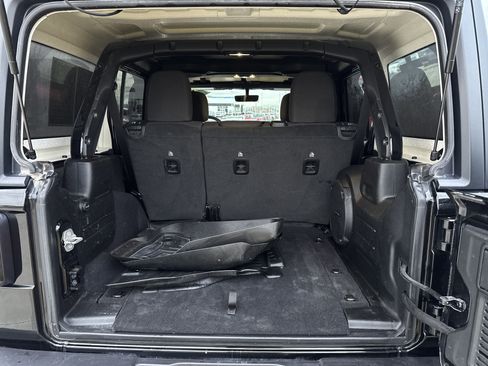 Used 2023 Jeep Wrangler Unlimited Rubicon w/ Cold Weather Group image 26