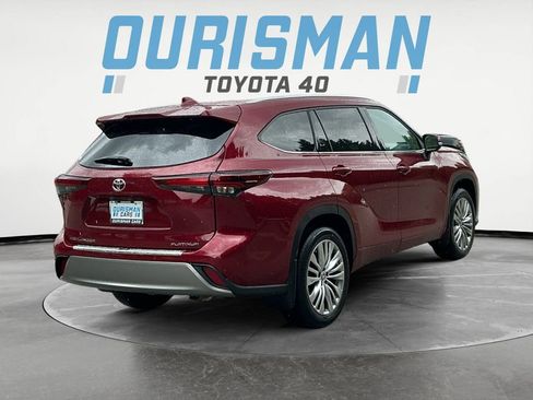 Used 2024 Toyota Highlander Platinum FWD image 7