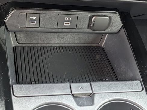 Used 2024 Toyota Prius XLE FWD image 16
