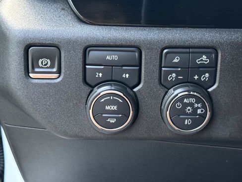Used 2023 Chevrolet Silverado 1500 LTZ AWD/4WD image 20