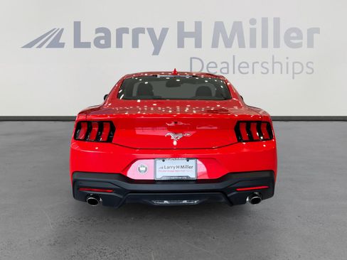 Used 2025 Ford Mustang Coupe image 4