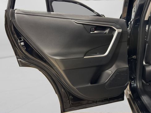 Used 2019 Toyota RAV4 Limited image 38