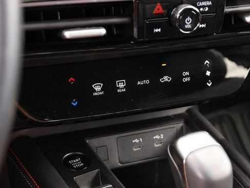 Certified 2025 Nissan Kicks SR AWD/4WD image 18