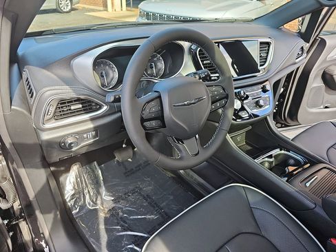 New 2026 Chrysler Pacifica Limited w/ S Appearance Package image 18