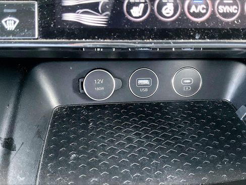 Used 2025 Genesis G70 2.5T AWD/4WD image 16