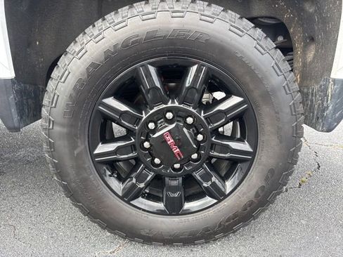 Used 2024 GMC Sierra 2500 SLT w/ SLT Premium Package AWD/4WD image 17