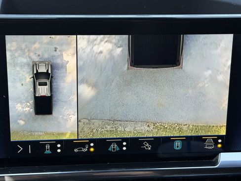 Used 2025 Chevrolet Silverado 2500 LTZ w/ LTZ Plus Package image 10