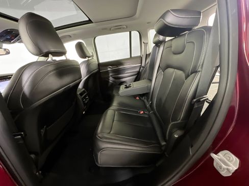 Used 2023 Jeep Grand Cherokee Limited AWD/4WD image 24