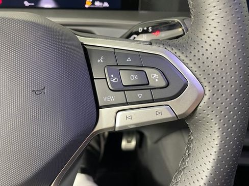 New 2026 Volkswagen Tiguan SE R-Line AWD/4WD image 9