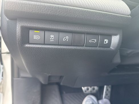 Used 2025 Toyota Camry SE AWD/4WD image 4