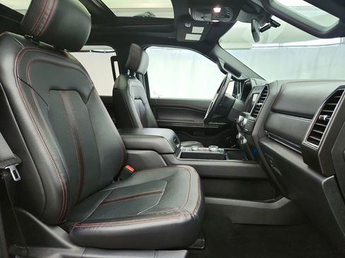 Used 2019 Ford Expedition Limited w/ Equipment Group 303A AWD/4WD image 32