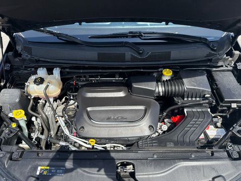 Used 2021 Chrysler Voyager LX FWD image 17