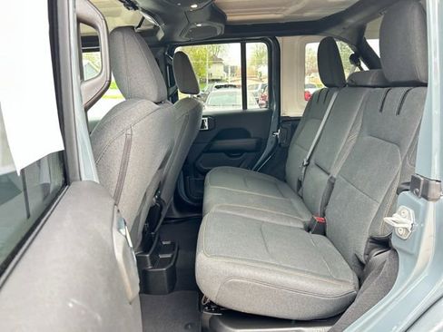 Used 2025 Jeep Wrangler Unlimited Sahara image 17