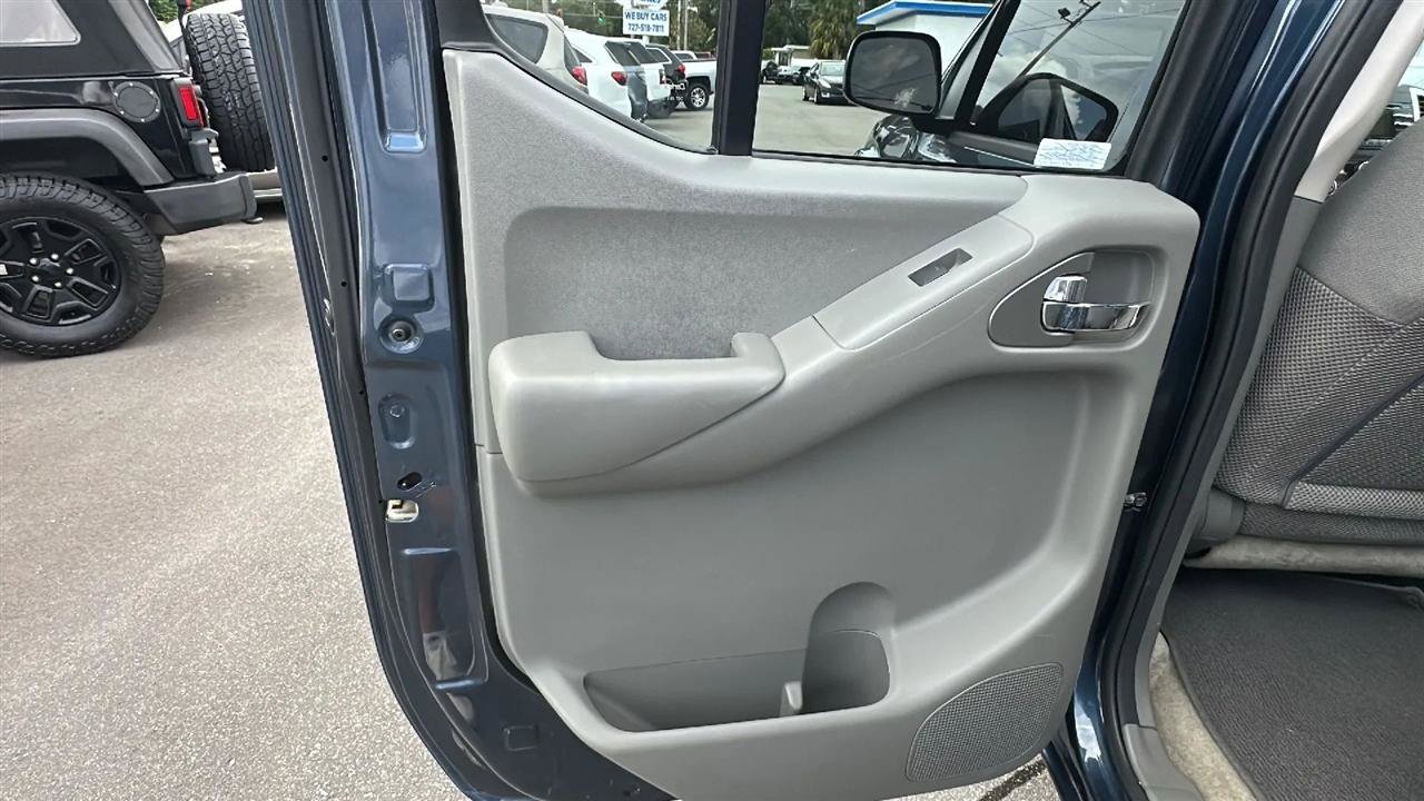 Used 2014 Nissan Frontier SV w/ SV Value Truck Package AWD/4WD image 40