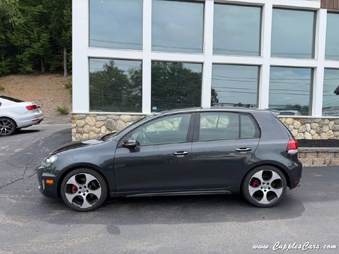 Used 2011 Volkswagen Golf 4-Door FWD image 12