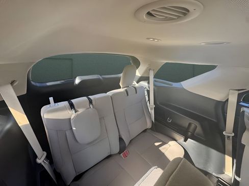 Used 2023 Ford Explorer 4WD image 11