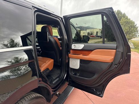 Used 2018 Lincoln Navigator Reserve w/ Technology Package image 23