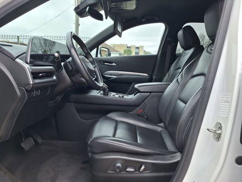 Used 2024 Cadillac XT4 Premium Luxury image 11