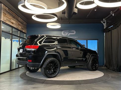 Used 2017 Jeep Grand Cherokee Limited AWD/4WD image 3