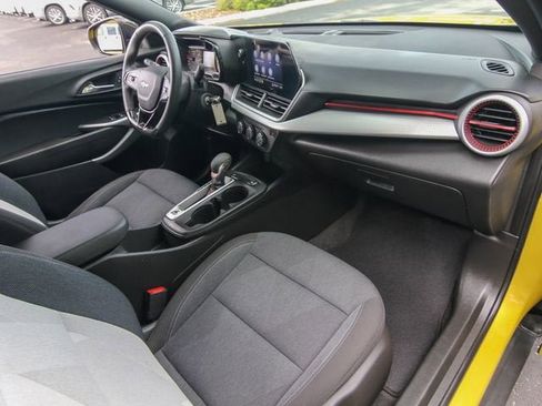 Used 2024 Chevrolet Trax RS w/ Driver Confidence Package FWD image 21